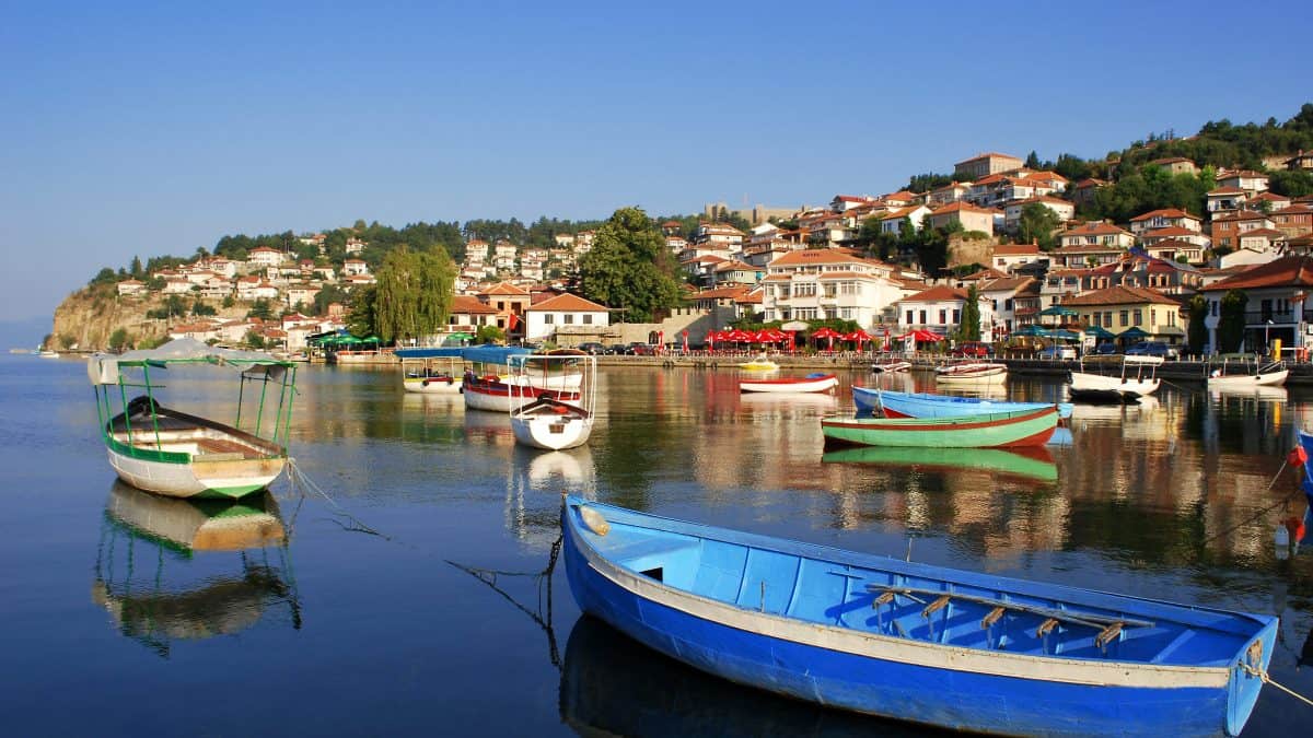 Vissersbootjes op het meer van Ohrid, Macedonië