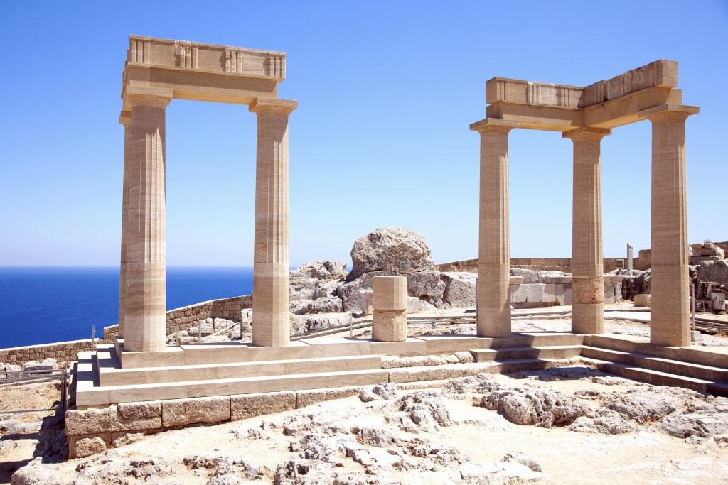 Ruïnes van een oude tempel op Rhodos, Griekenland