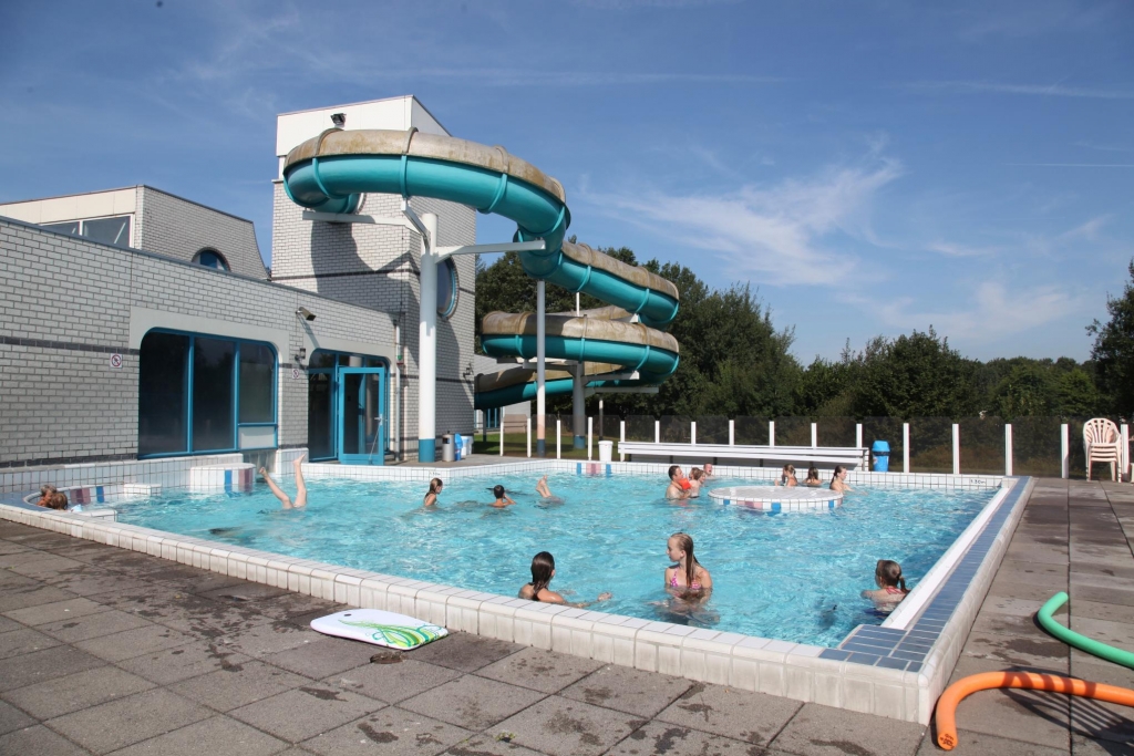 Zwembad op Vakantiepark Hunzedal in Borger, Drenthe