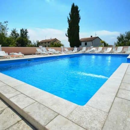 Zwembad van Viola in Medulin, Kroatië