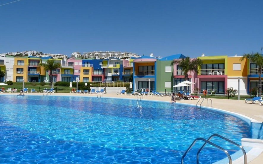 Zwembad en appartementen in Da Orada Marina de Albufeira, Portugal