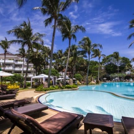 Zwembad van Thavorn Palm Beach Resort in Phuket, Thailand