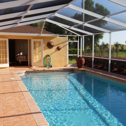 Zwembad van een villa in Florida, Amerika