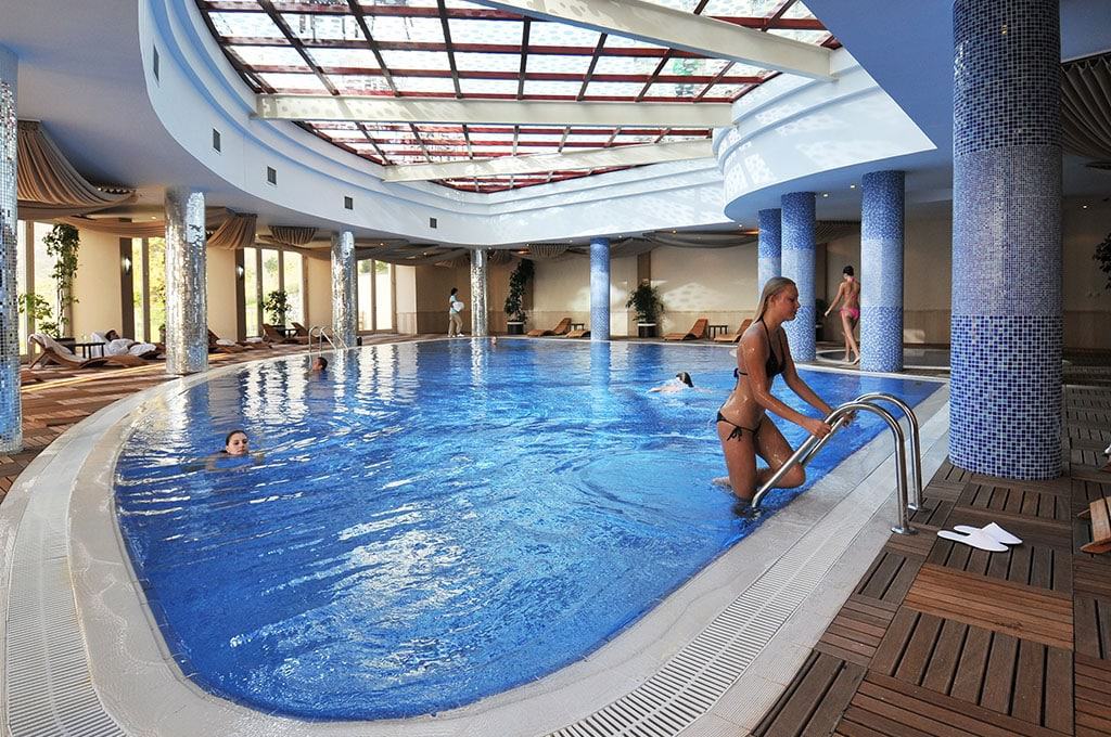 Binnenzwembad van Hotel Gold City in Kargicak, Alanya, Turkije