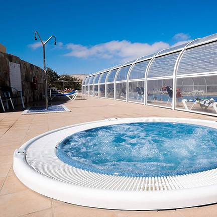 Jacuzzi en zwembad van Hotel Royal Suite in Costa Calma, Fuerteventura