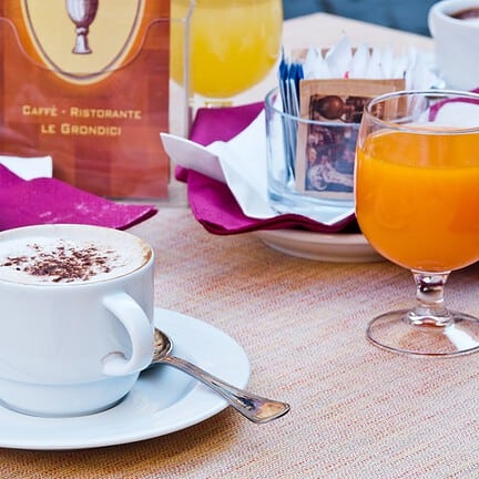 Ontbijt en koffie bij Hotel Delle Nazioni in Florence, Italië