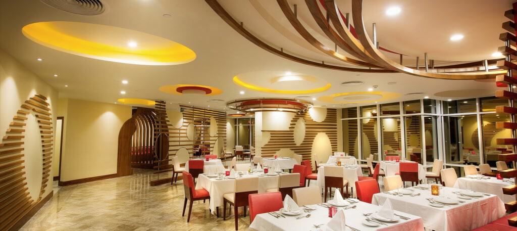 Restaurant van Ghaya Grand Hotel in Dubai