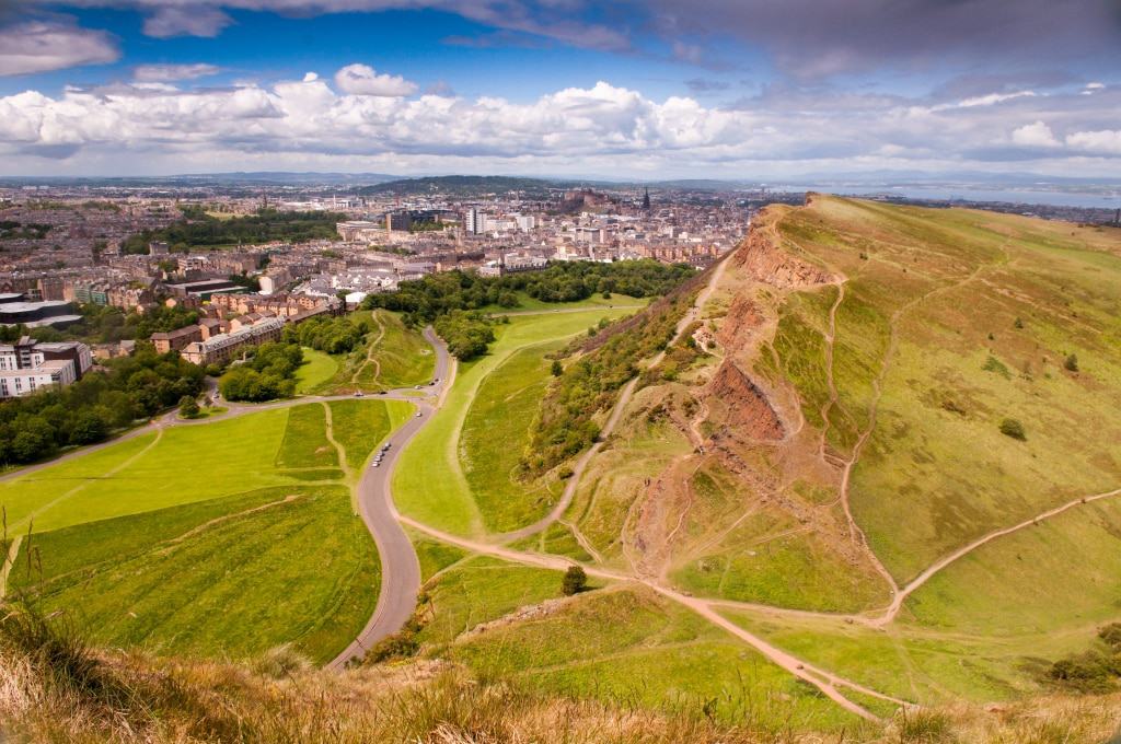 Uitzicht vanuit Arthur's Seat in Edinburg, Schotland