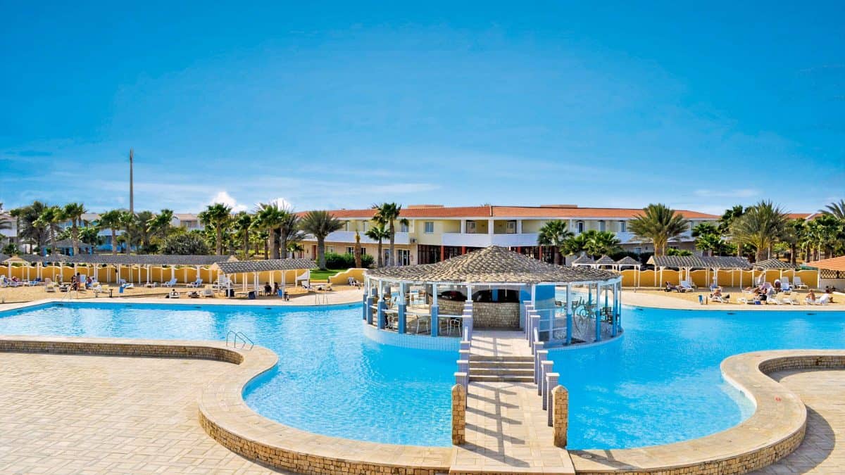 Zwembad van Smartline Crioula in Santa Maria, Sal, Kaapverdië
