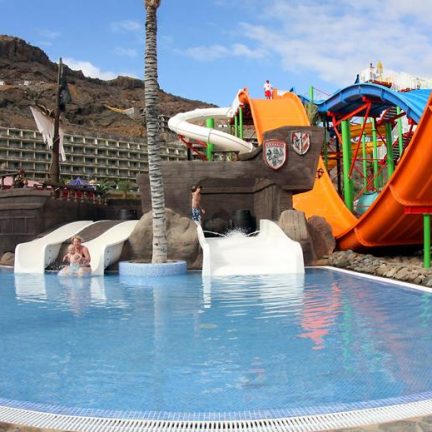 Waterpark met glijbanen van Hotel Splashworld Paradise Valle Taurito in Mogán, Gran Canaria