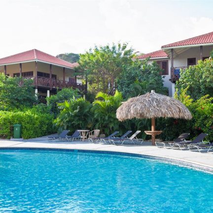 Zwembad van Blue Bay Curaçao Golf & Beach Resort in Sint Michiel, Curaçao