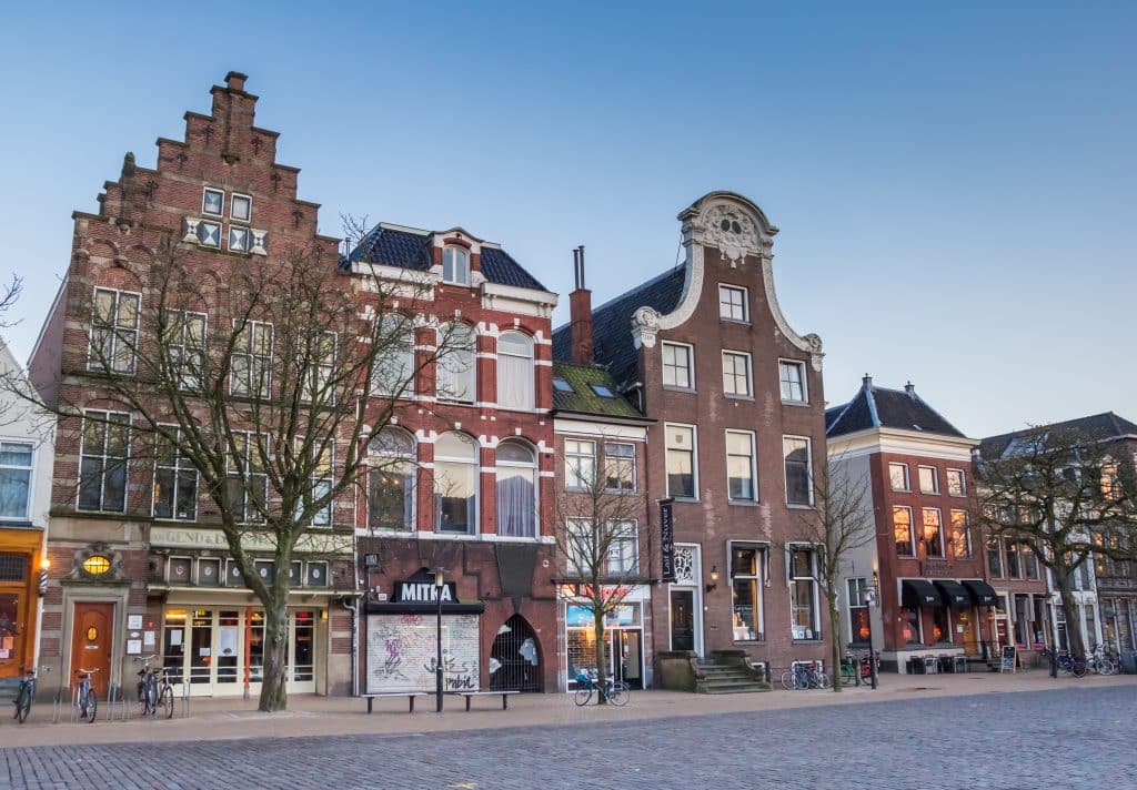 Oude gebouwen aan de Vismarkt in Groningen