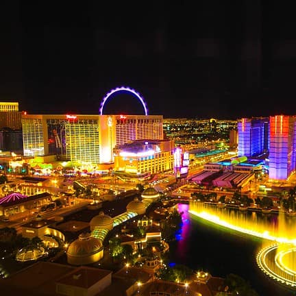 Uitzicht over Las Vegas in de avond in Amerika