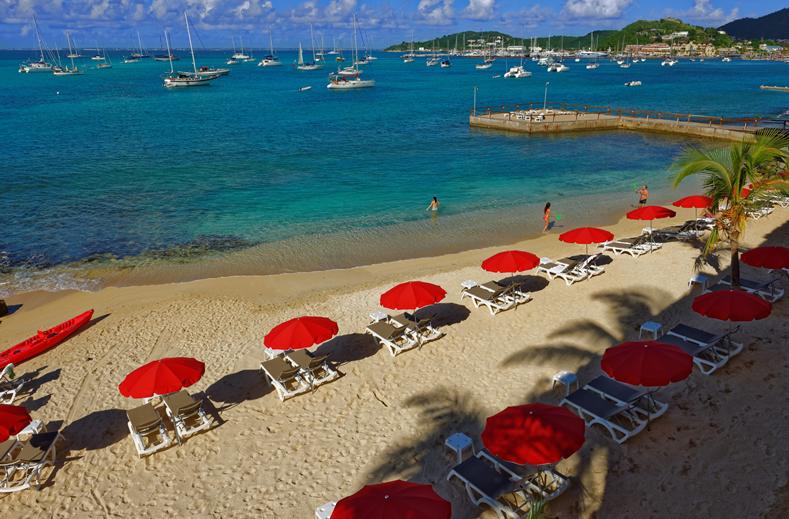 Strand van Hotel Le Beach in Marigot, Sint Maarten