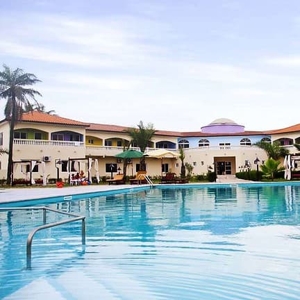 Zwembad van Aparthotel Djeliba in Kololi, Gambia
