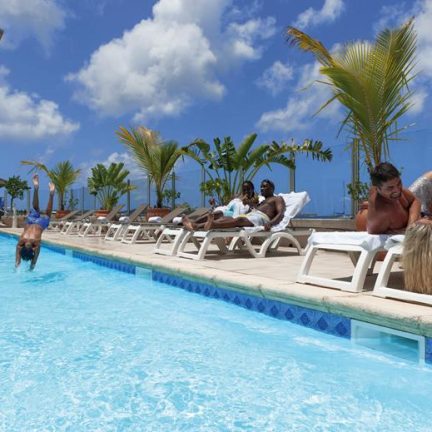 Zwembad van Hotel Le Beach in Marigot, Sint Maarten