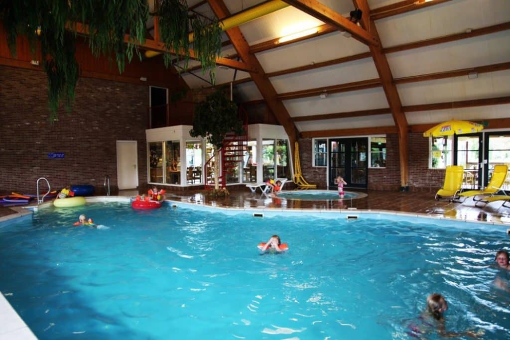 Zwembad van Villapark de Weerribben in Paasloo, Overijssel