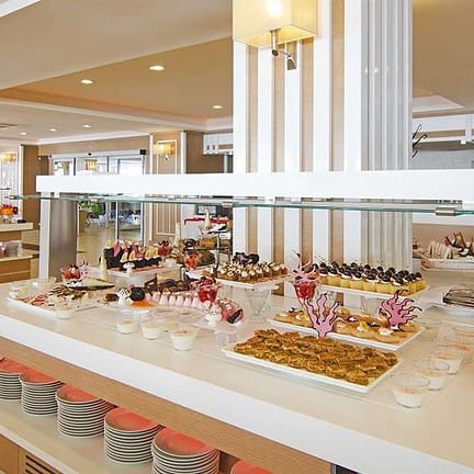 Buffetrestaurant van Palm Wings Beach Resort Kusadasi in Kusadasi, Turkije