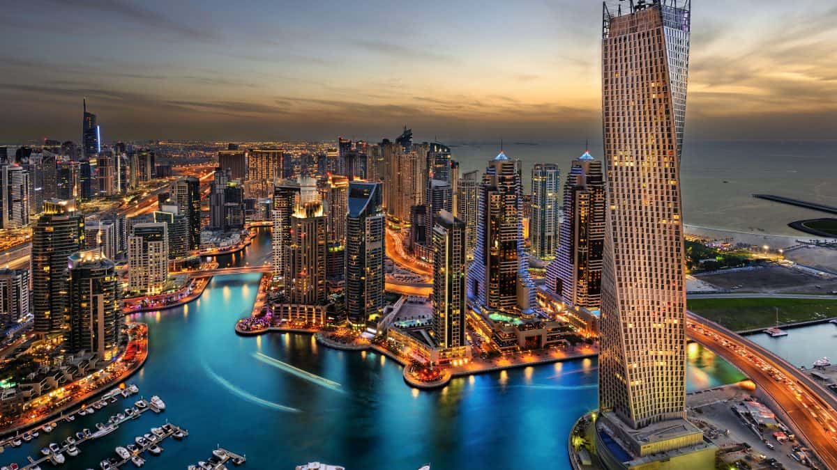 De haven van Dubai in de avond, Verenigde Arabische Emiraten