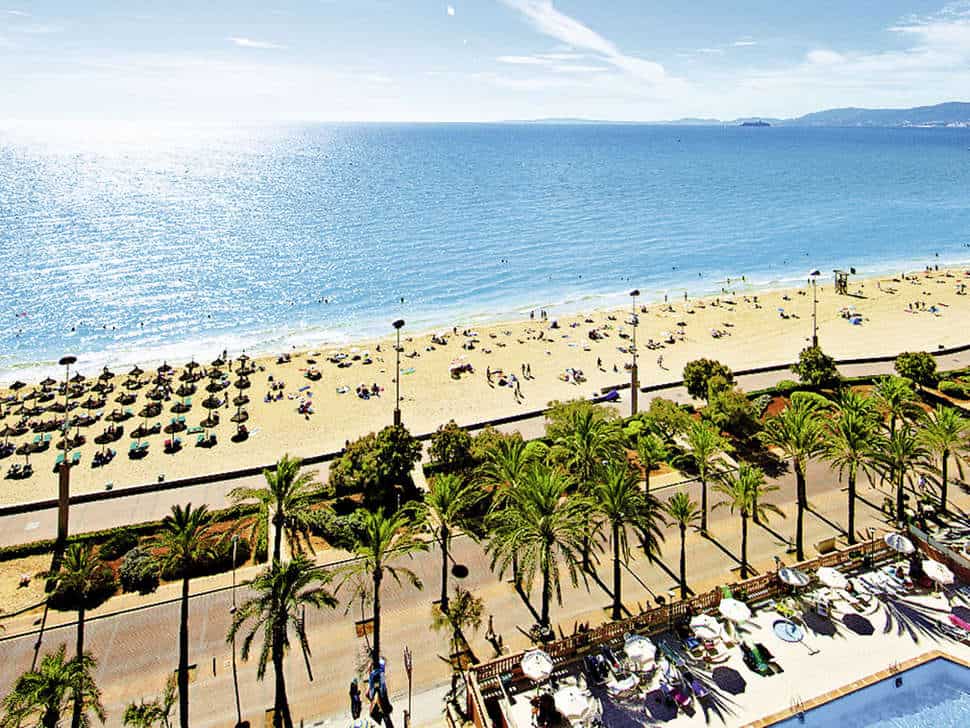 Strand en boulevard van Allsun Pil-lari Playa in Playa de palma, Mallorca