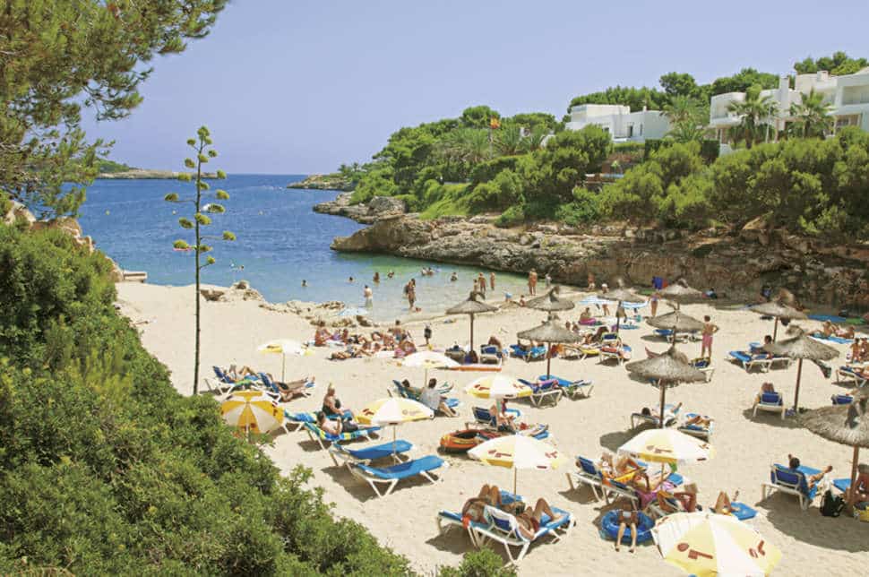 Strand van Hotel Club Calimera Es Talaial in Cala d'Or, Mallorca