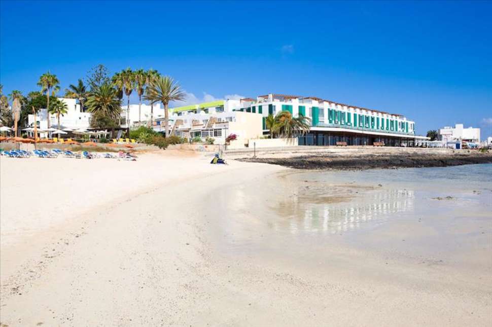 Strand bij Hotel THe Corralejo Beach in Corralejo, Fuerteventura