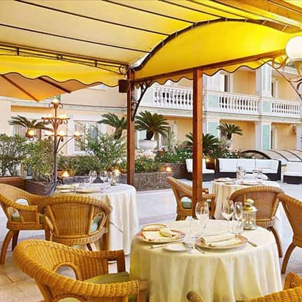 Terras van Grand Hotel La Pace in Sorrento, Italië
