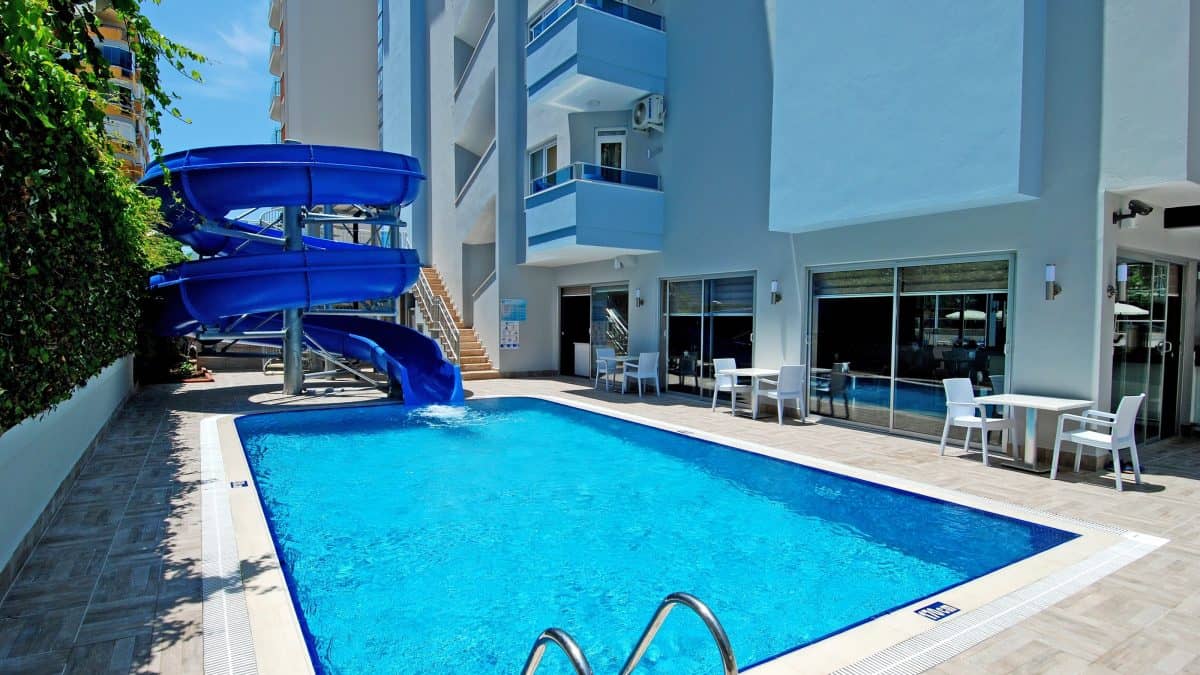 Zwembad en glijbaan van Hotel Kleopatra Ramira in Alanya, Turkije