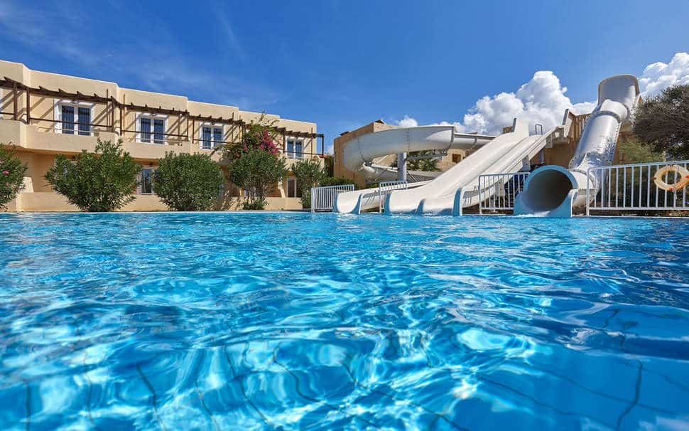 Zwembad van Hotel Vasi Village in Sissi, Kreta