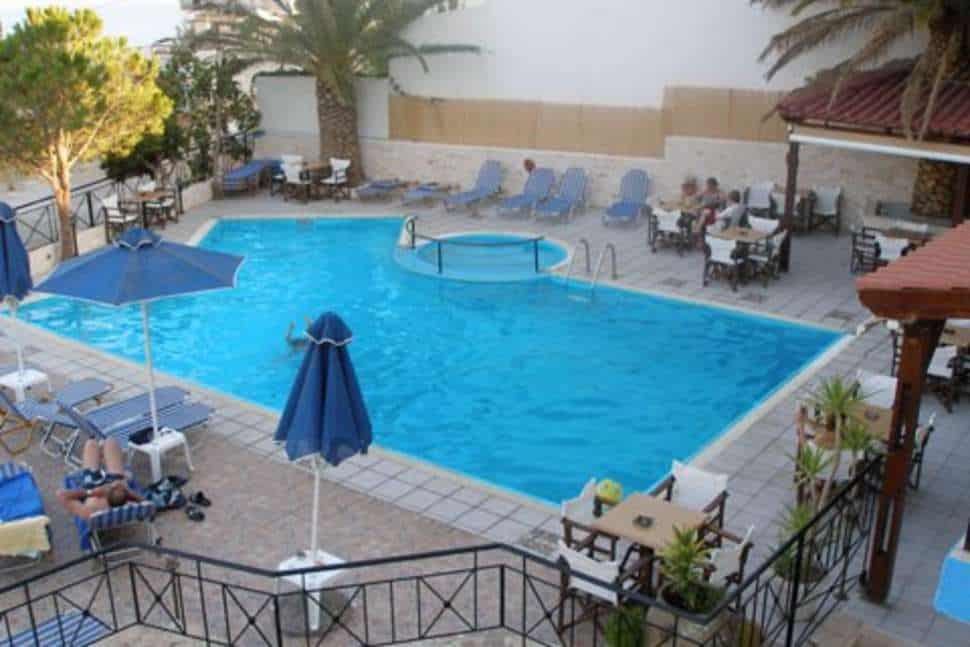 Zwembad van Hotel Areti in Agia Galini, Kreta