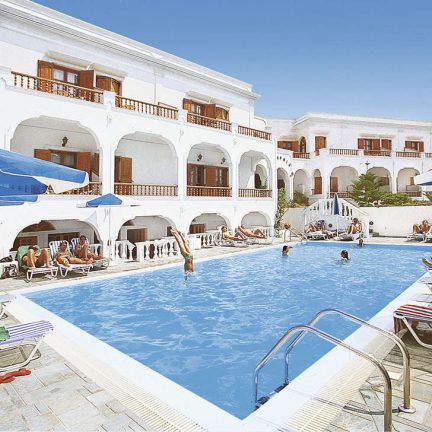 Zwembad van Hotel Armonia in Kamari, Santorini