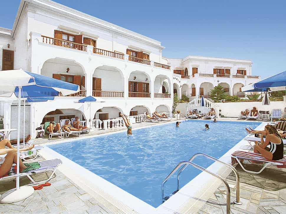 Zwembad van Hotel Armonia in Kamari, Santorini
