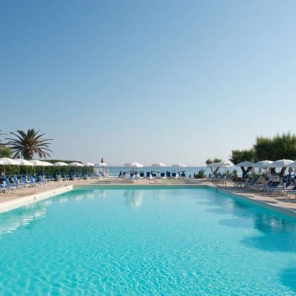 Zwembad van Hotel Del Levante in Torre Canne, Italië