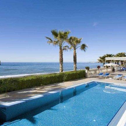 Zwembad van Hotel Perla Marina in Nerja, Costa del Sol, Spanje