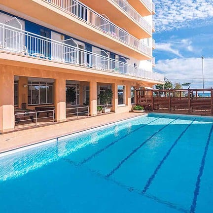 Zwembad van Hotel Sorrabona in Pineda de Mar, Spanje