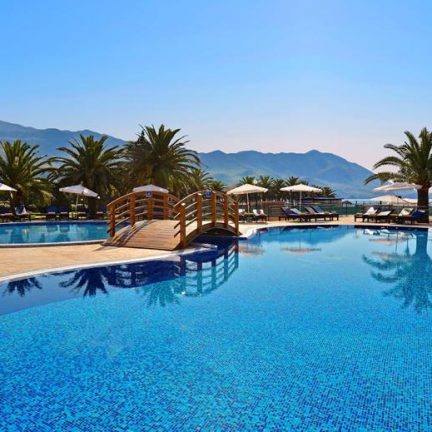 Zwembad van Iberostar Bellevue Hotel in Becici, Montenegro