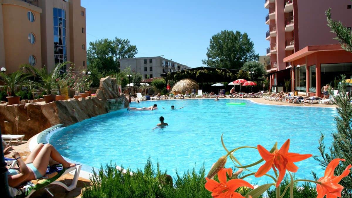 zwembad izola paradise in sunny beach bulgarije