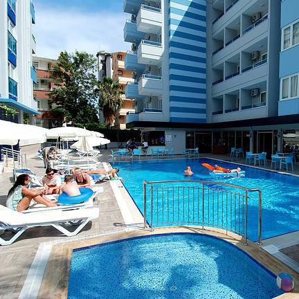 Zwembad en kinderbad van Hotel Kleopatra Ramira in Alanya, Turkije