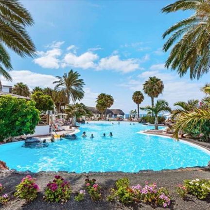 Zwembad van Gran Castillo Tagoro Hotel & Resort in Playa Blanca, Lanzarote