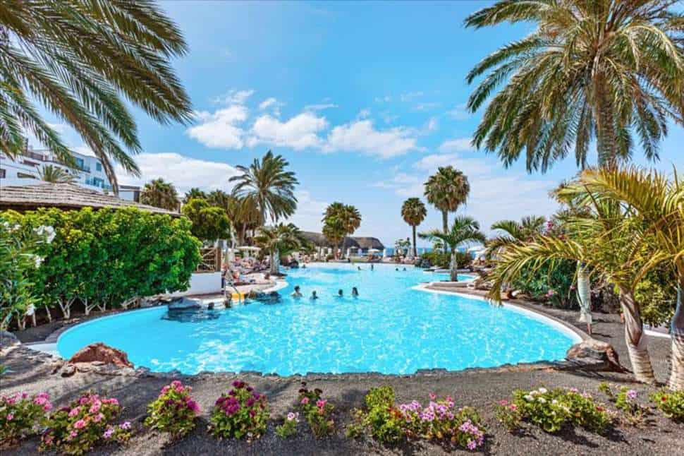 Zwembad van Gran Castillo Tagoro Hotel & Resort in Playa Blanca, Lanzarote