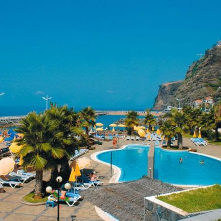 Zwembad van Savoy Calheta Beach in Calheta, Madeira
