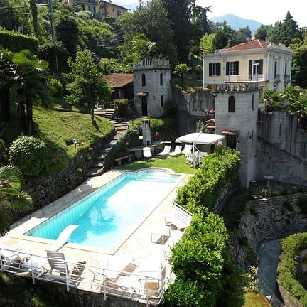 Zwembad van Villa Baveno aan het Lago Maggiore, Italië