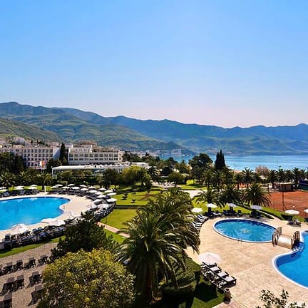 Zwembaden van Iberostar Bellevue Hotel in Becici, Montenegro