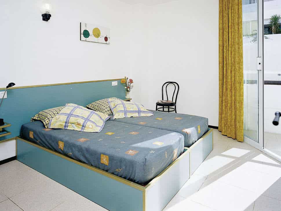 Slaapkamer van Appartementencomplex Xaine Sun in Lloret de Mar, Costa Brava, Spanje
