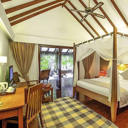 Slaapkamer van bungalow van Medhufushi Island Resort in Medhufushi, Malediven