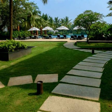 Tuin van Alila Diwa Goa resort in Betalbatim, India