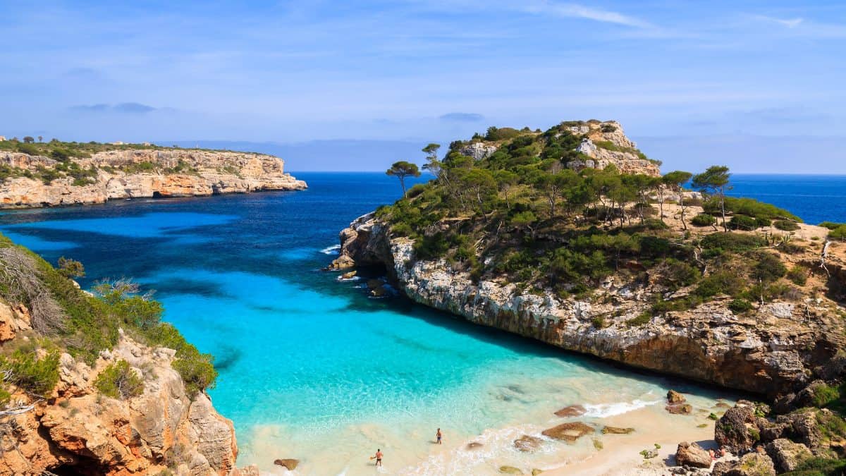 Uitzicht over baai op Mallorca, Spanje