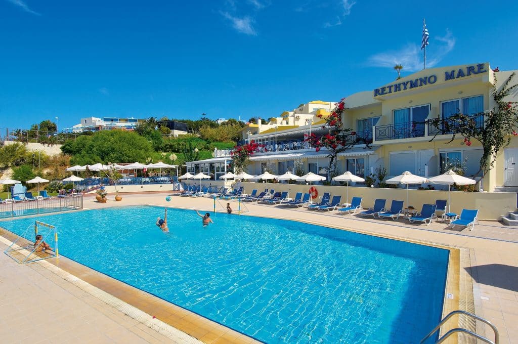 Zwembad van Hotel Rethymno Mare Royal Resort in Rethymnon, Kreta