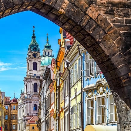 Oude stad van Praag bekeken vanaf de Karelsbrug