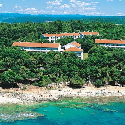 Strand van Appartementen Laterna in Porec, Kroatië